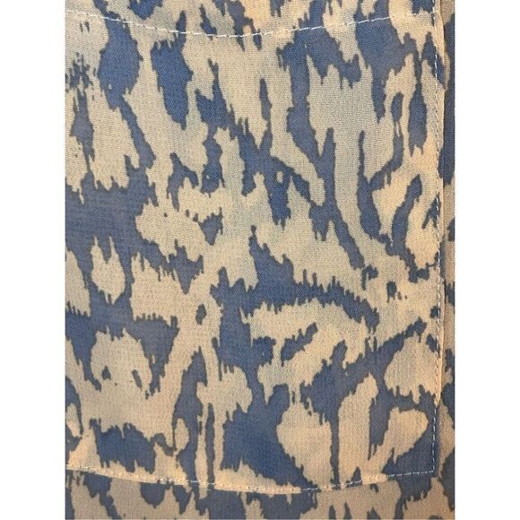 BKE Boutique Sheer Button down Blouse Top Size Small Animal Print Peach/gray (39 - Picture 4 of 5